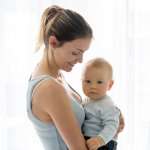 Mutter mit Kind Konsultation per Videosprechstunde Dr. Doepner