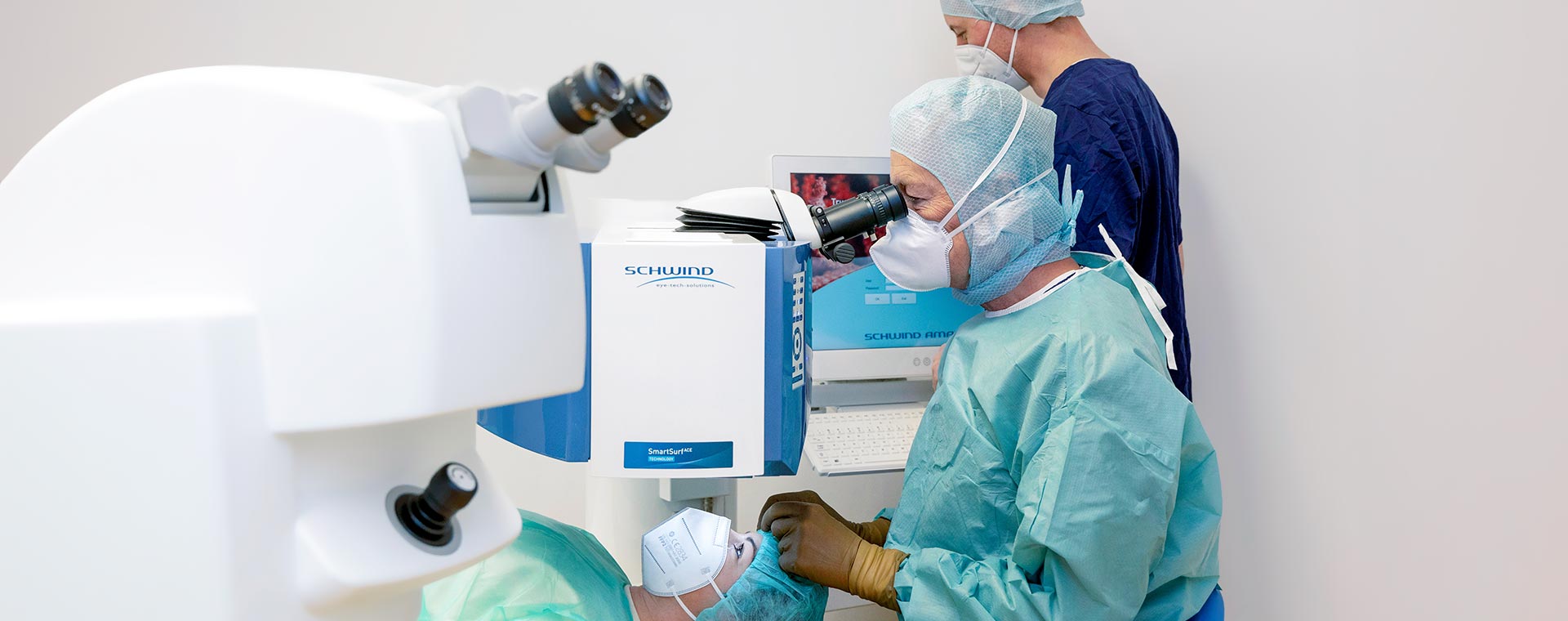 Dr. Dietrich Doepner am Schwind SmartSurf Laser